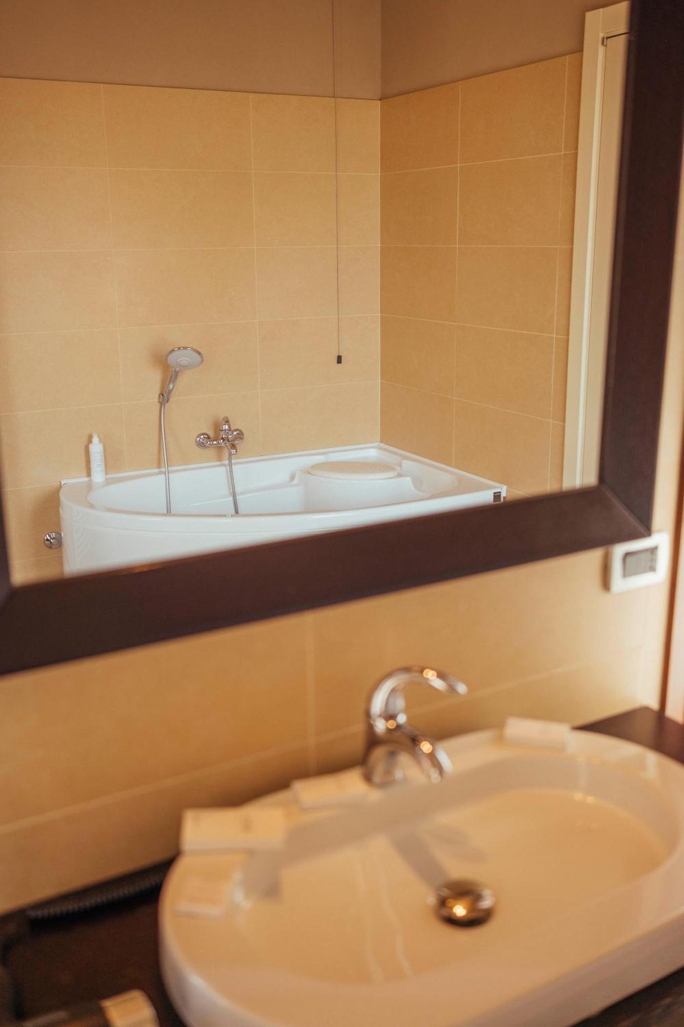 Hotel Palazzo Paradiso Meduna di Livenza ภายนอก รูปภาพ