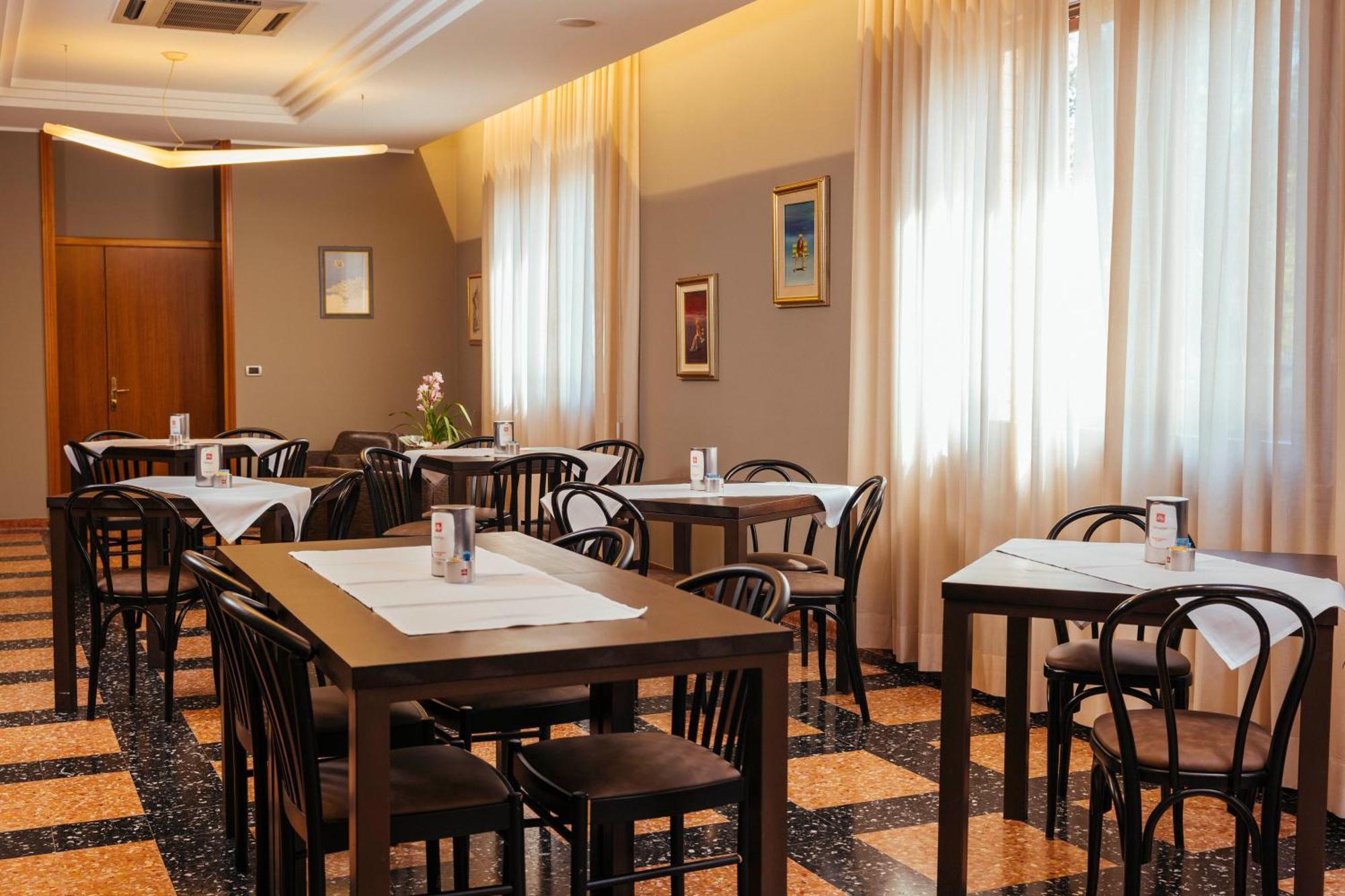 Hotel Palazzo Paradiso Meduna di Livenza ภายนอก รูปภาพ