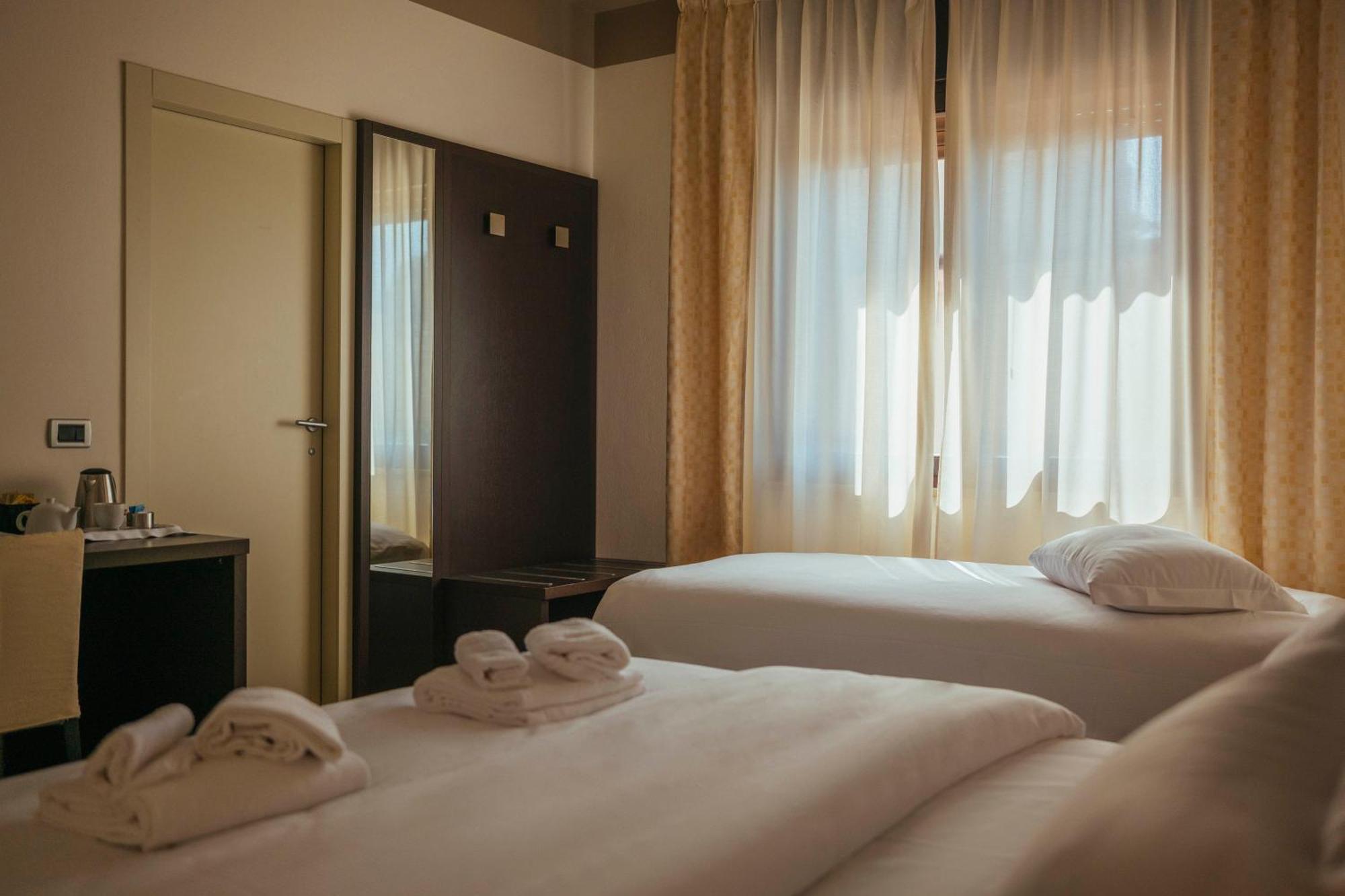 Hotel Palazzo Paradiso Meduna di Livenza ภายนอก รูปภาพ